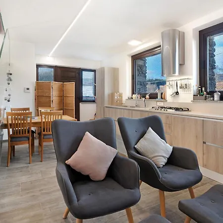 Prázdninový dům Charmingly Renovated Stone House Cesara