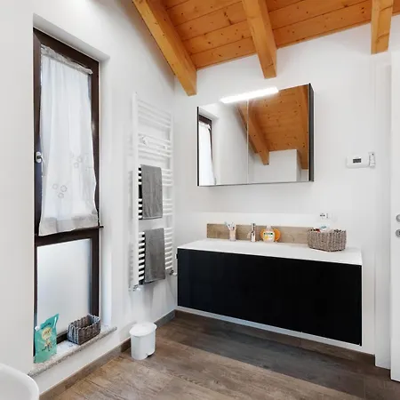 度假居 Charmingly Renovated Stone House