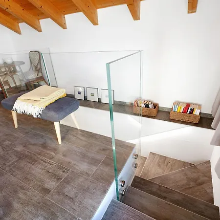 Charmingly Renovated Stone House 度假居 Cesara