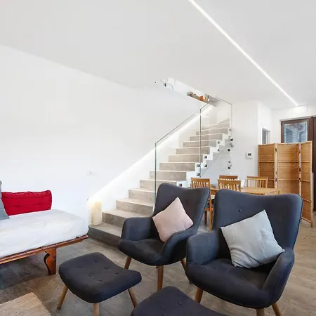 Feriehus Charmingly Renovated Stone House Cesara