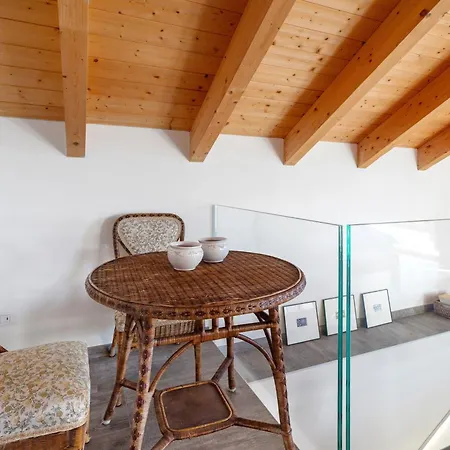 Feriehus Charmingly Renovated Stone House *