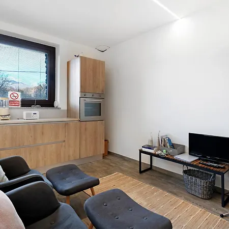 Charmingly Renovated Stone House Semesterbostad *