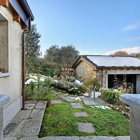 Charmingly Renovated Stone House Semesterbostad Cesara