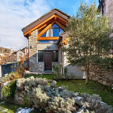 Feriehus Charmingly Renovated Stone House Cesara