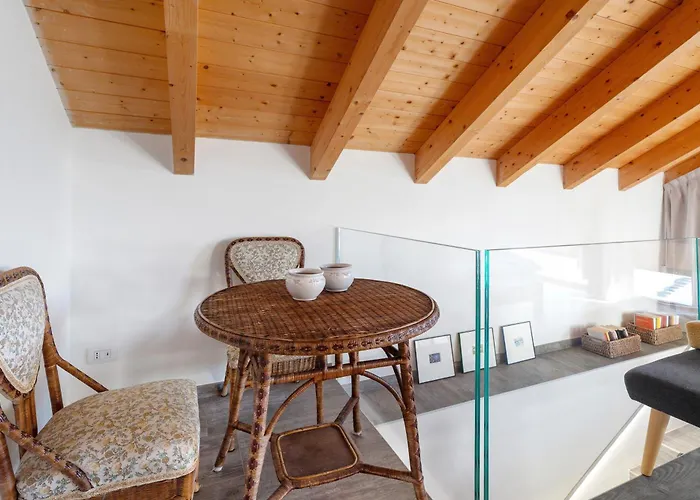 Charmingly Renovated Stone House بيت للعطل