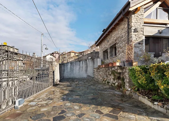 Charmingly Renovated Stone House بيت للعطل Cesara
